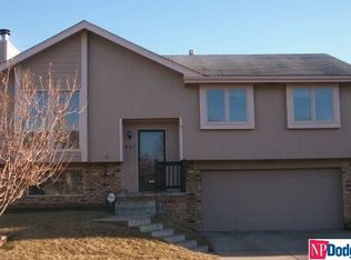 8167 Willit St, Omaha, NE 68122