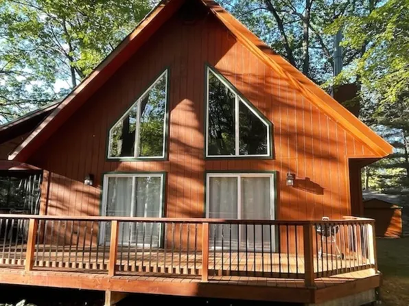 105 Whitney Ct, Houghton Lake, MI 48629