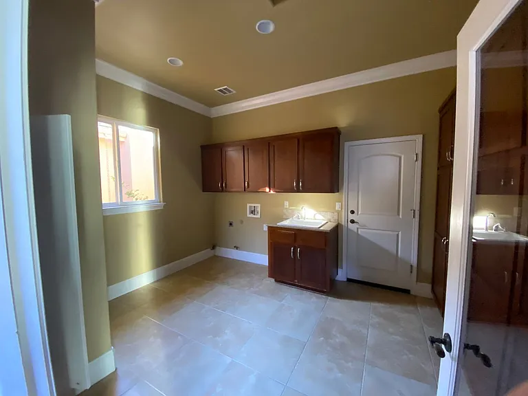 661 Arlene Ct — Photo 26
