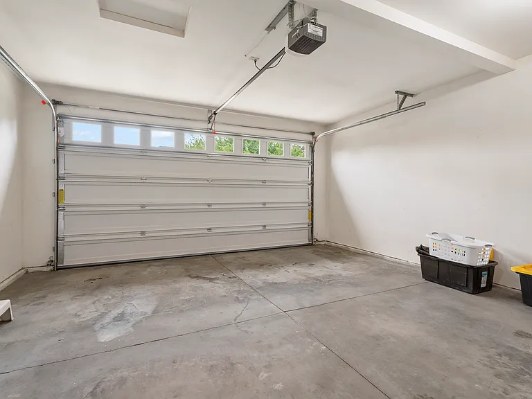 676 SE Gleneden Pl — Photo 24