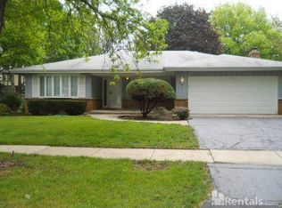 1712 Indian Trail Dr, Naperville, IL 60565