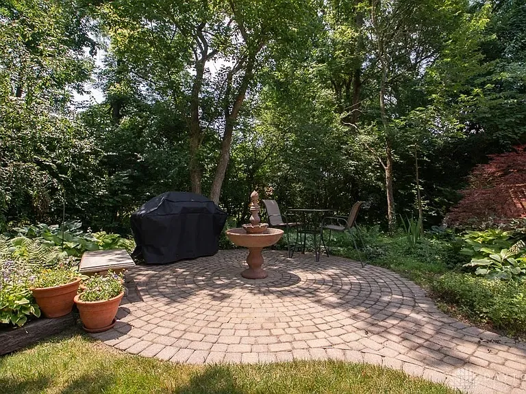 9548 Meadow Woods Ln — Photo 26