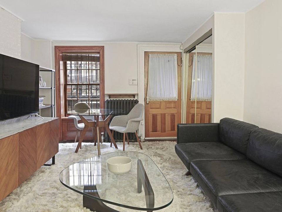 1st image of 107 Bedford St #1