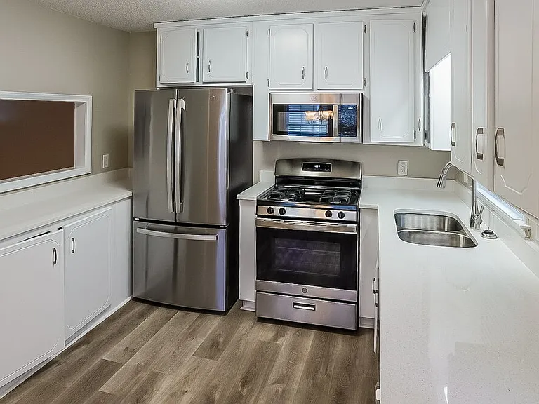 107 Cedar Creek Ct — Photo 9