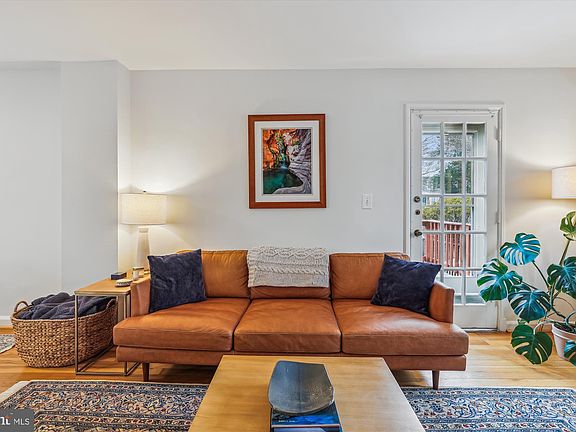 5th image of 3327 S Wakefield St #B