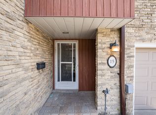 915 Inverhouse Dr #15, Mississauga, ON L5J 4B2