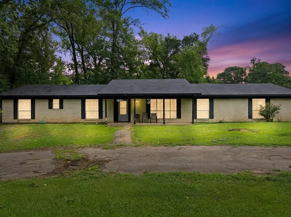 104 Timberlane Rd, Lone Star, TX 75668