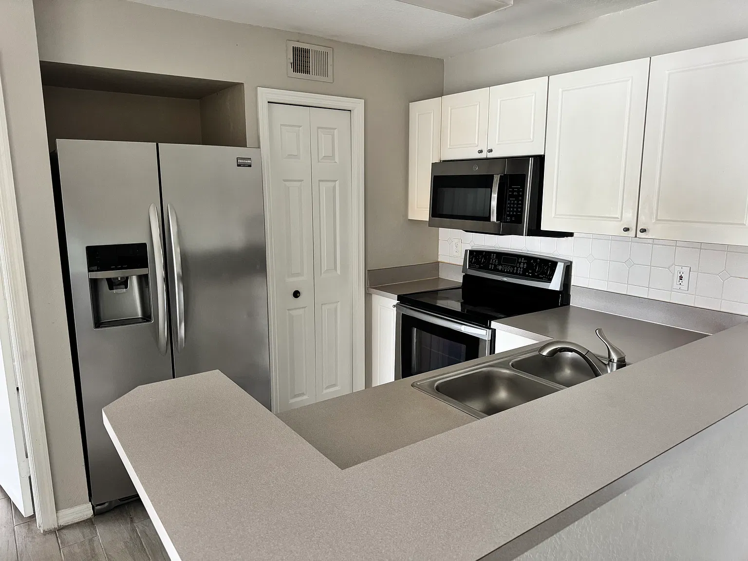 2 bed, 1107 sqft, $1,850 — Photo 3