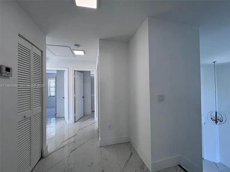 109 Gables Blvd — Photo 14