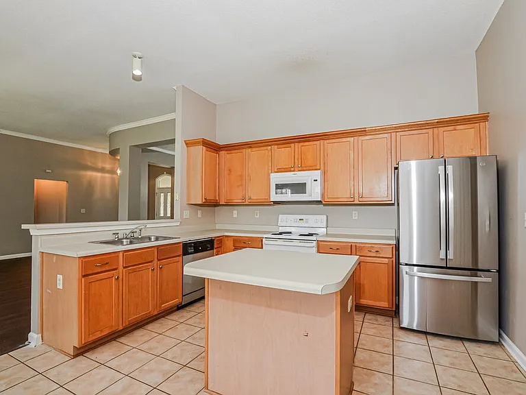 4064 Sidlehill Dr — Photo 8