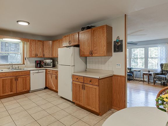 2nd image of 84 Hidden Valley Road