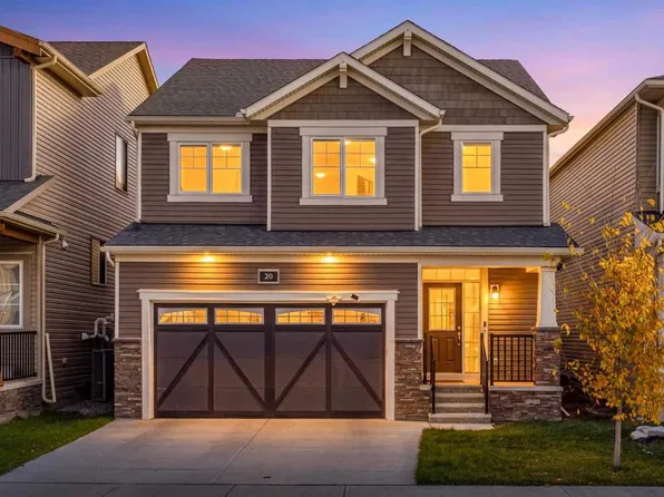 20 W Carringham Hts NW, Calgary, AB T3P 1V4