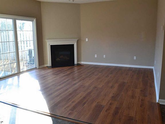 4th image of 524 Wesberry Cir