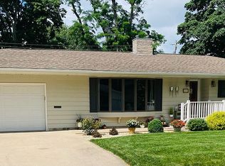 305 Williams St, Henry, IL 61537