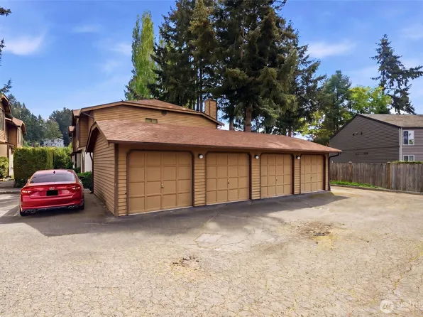 8017 NE 177th Court #504, Kenmore, WA 98028