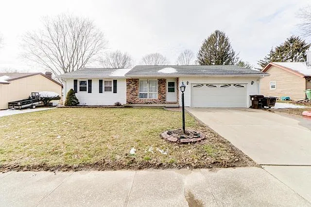 207 Clayton Dr photo 1