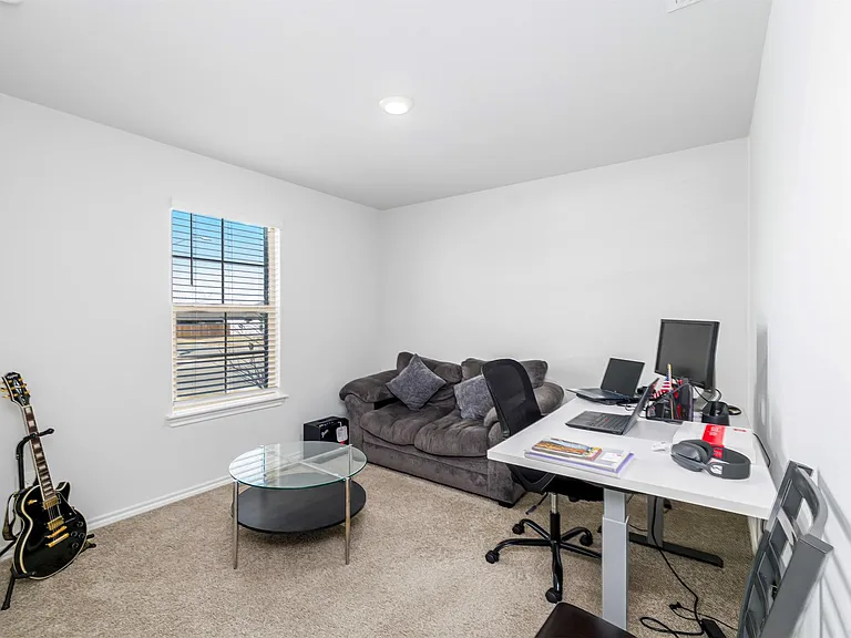 417 Destin Dr — Photo 1