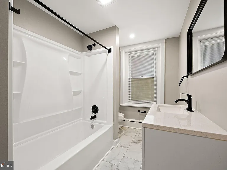 1522 W 7th St #1 — Photo 6
