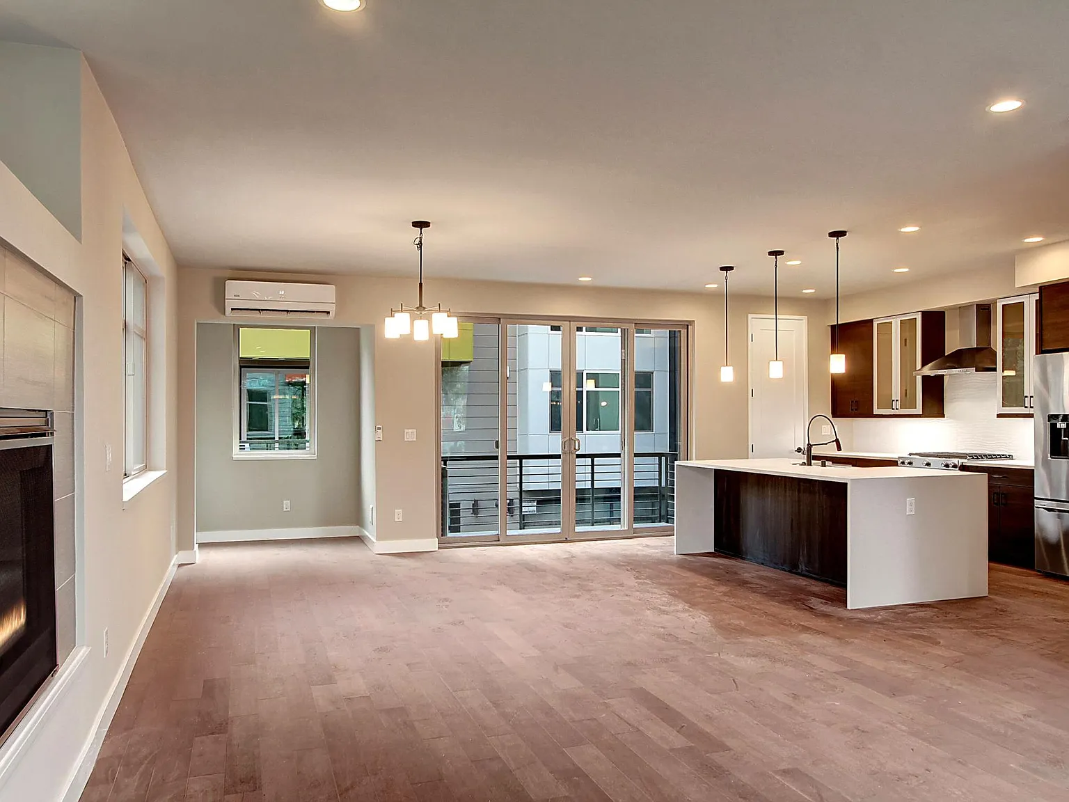 4 bed, 3.5 bath, 2035 sqft, $4,800 — Photo 3