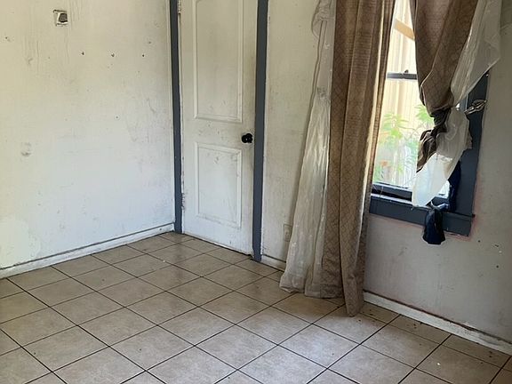 4th image of 223 SW 19th Street