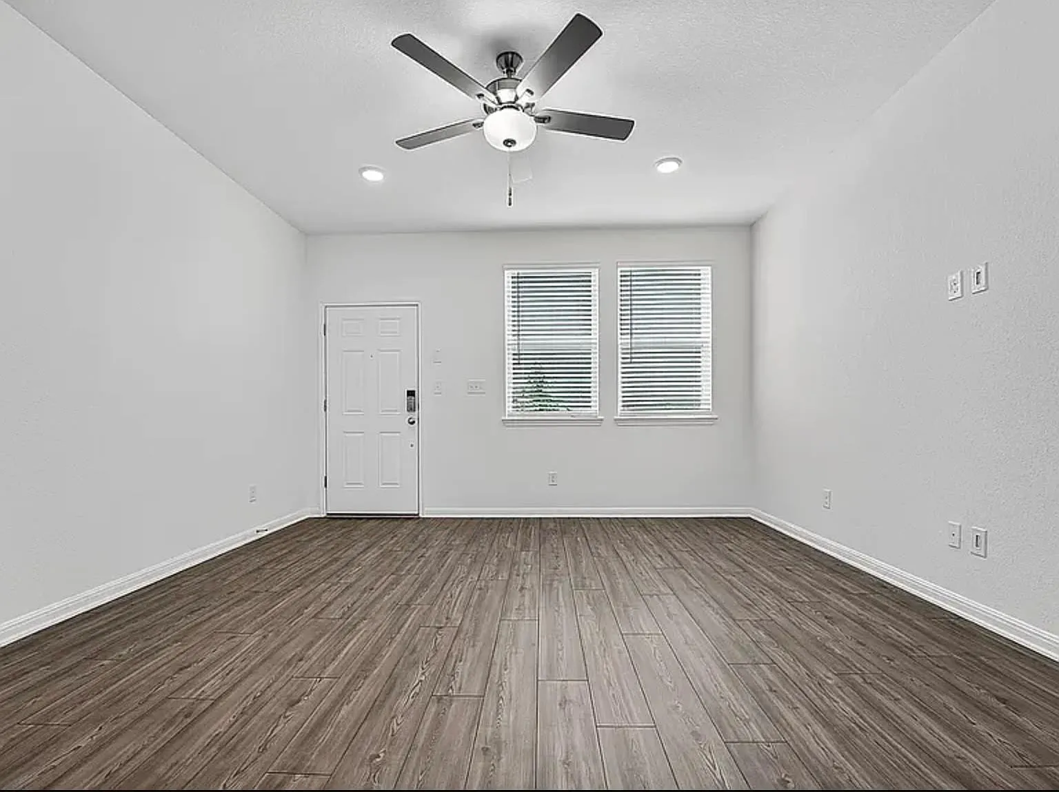 3 bed, 2.5 bath, 1654 sqft, $2,150 — Photo 2