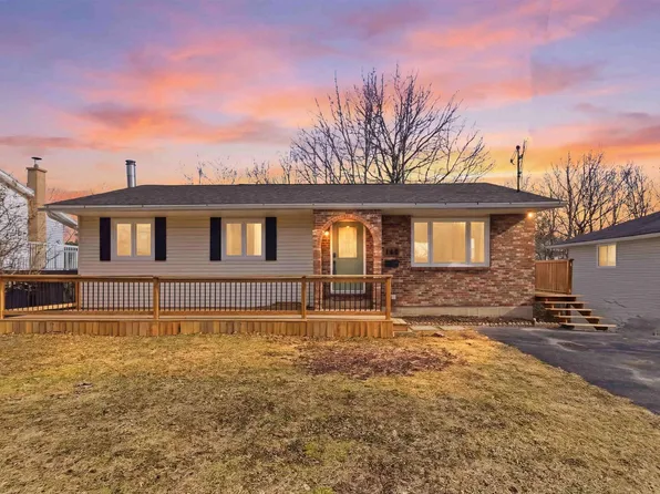 165 Cavalier Dr, Halifax, NS B4C 3L1