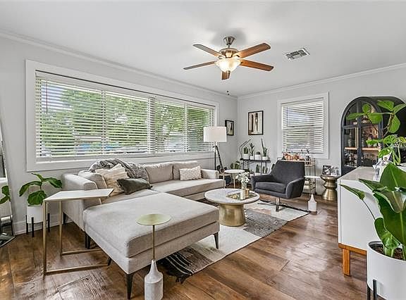 3rd image of 905 Taft Park