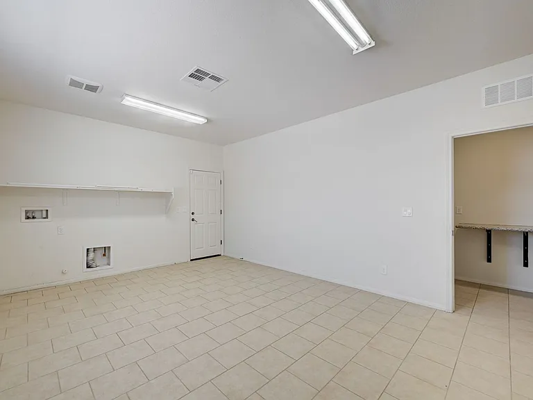 6637 Cliff Shore Ct — Photo 19