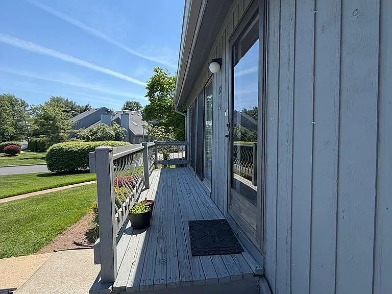 32 Linda Ln — Photo 13