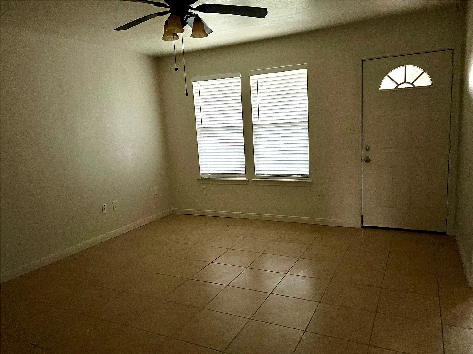 2 bed, 2.0 bath, 991 sqft, $1,600 — Photo 2