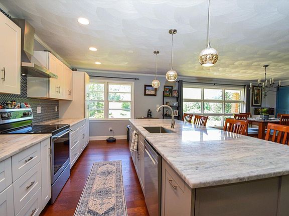 3rd image of 8029 Hilltop Dr