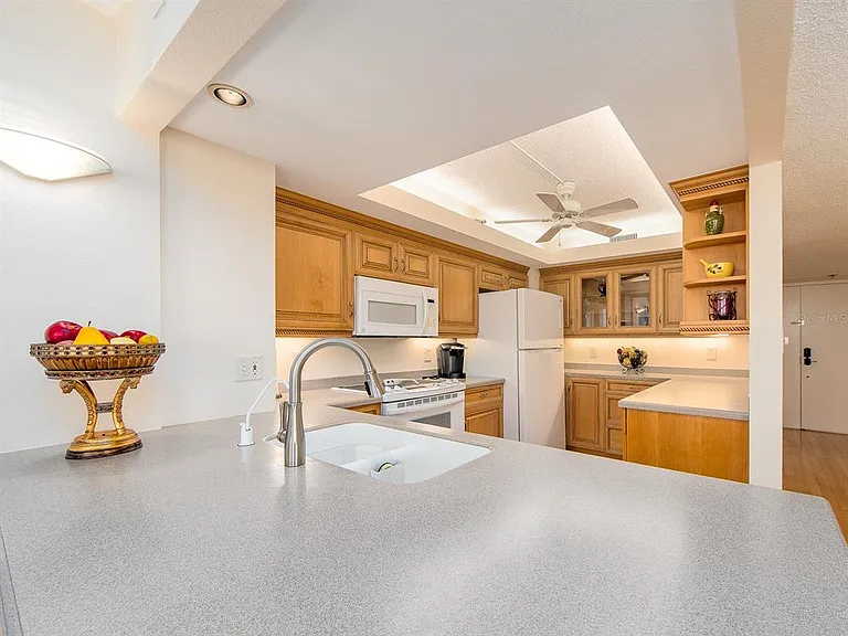 690 Island Way #404 — Photo 4