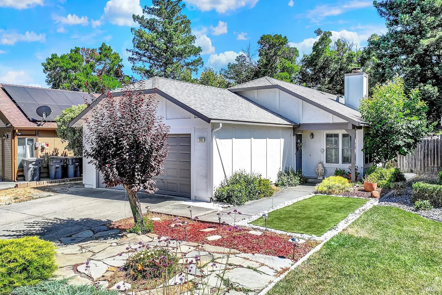 208 Catalpa Lane photo 1