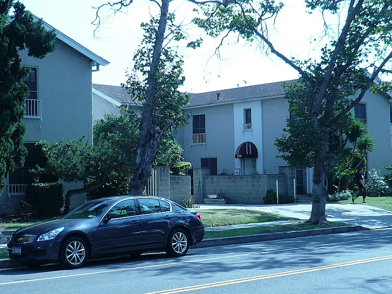 6519 W 6th St — Photo 2