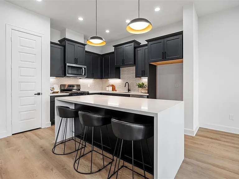 6321 Foster St — Photo 3