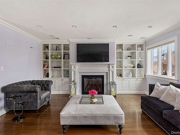 2nd image of 15496 Riverside Drive
