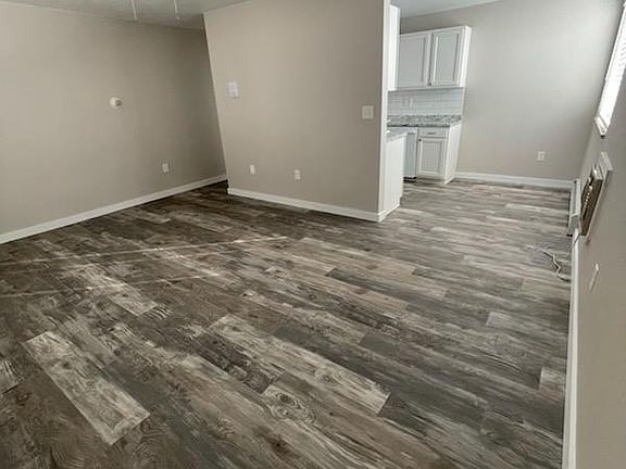 3rd image of 850 S Birch St #202