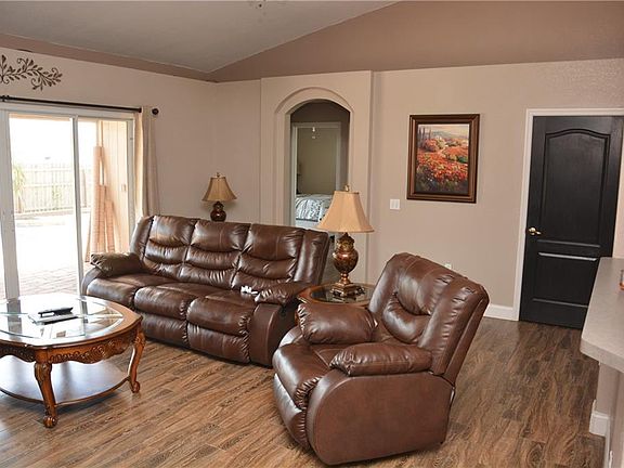 3rd image of 4011 Oak Preserve Dr