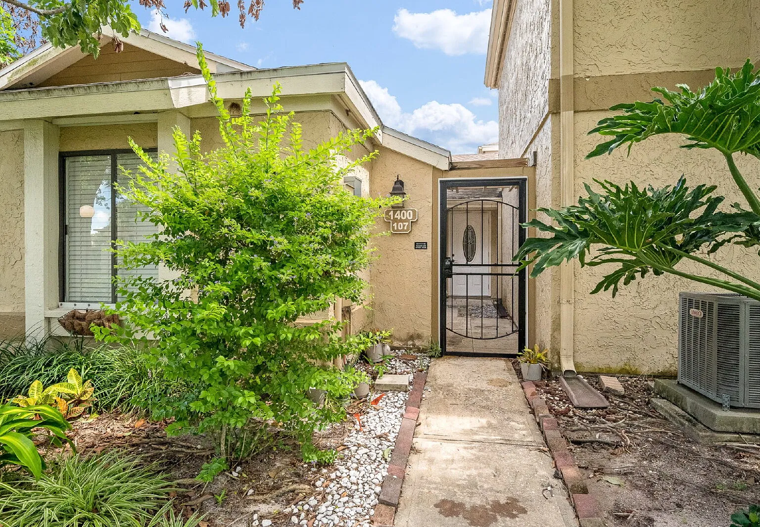 2 bed, 2.0 bath, 793 sqft, $1,599 — Photo 1