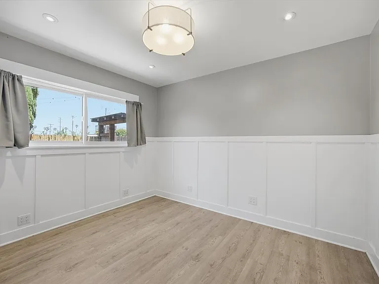 744 Flower Ave — Photo 25