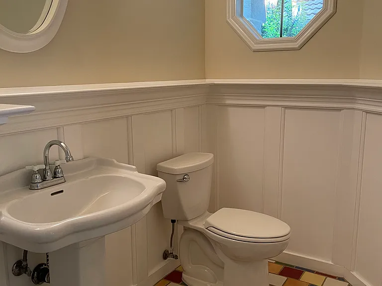 423 Kinsmill Ct — Photo 12