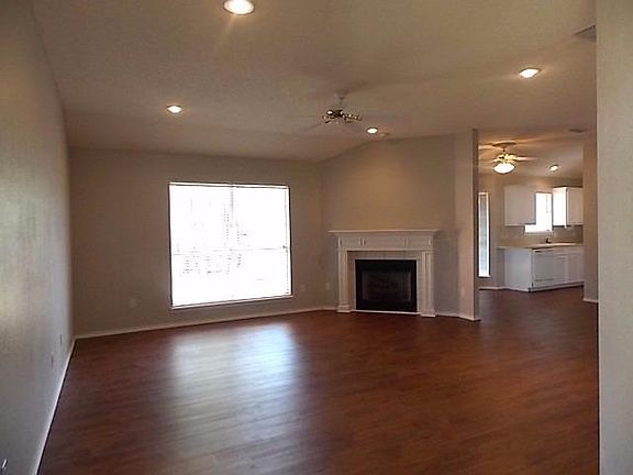 3rd image of 307 Avenue L