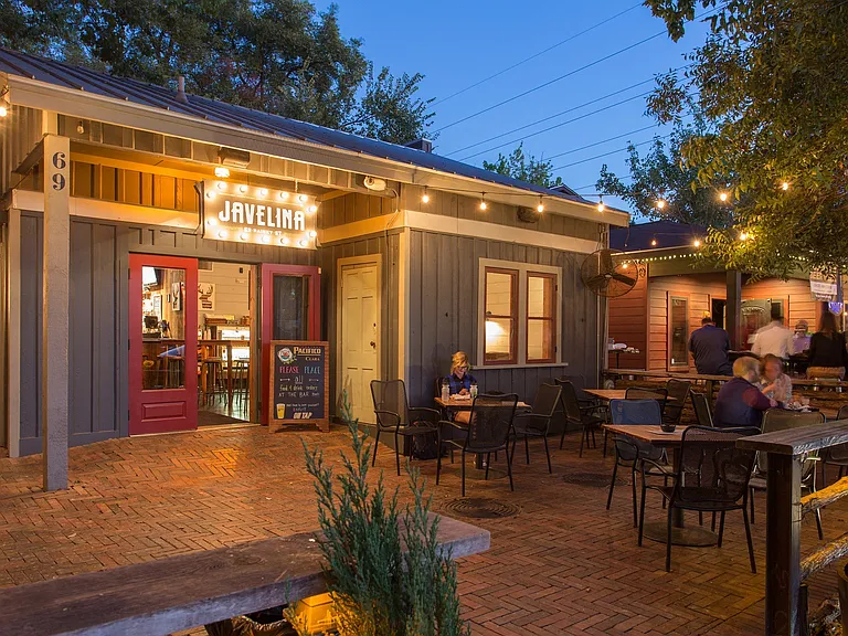 Receive discounts at our Windsor Gold partners on Rainey Street