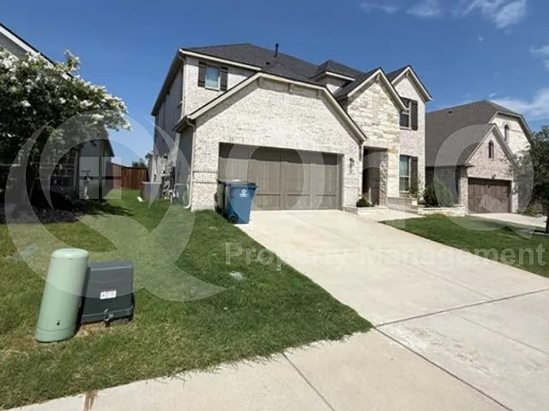 112 Baker St — Photo 2