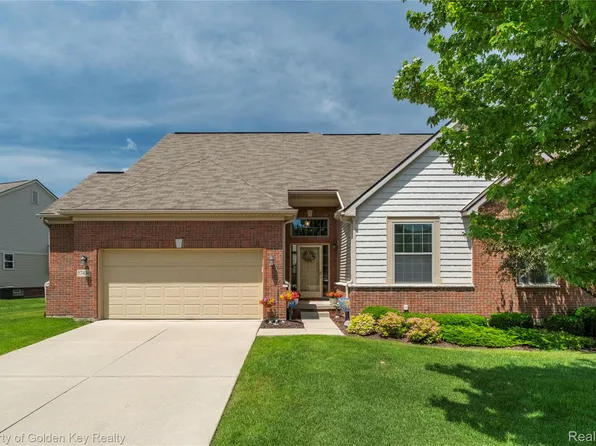 57430 Windmill Point #1, New Hudson, MI 48165