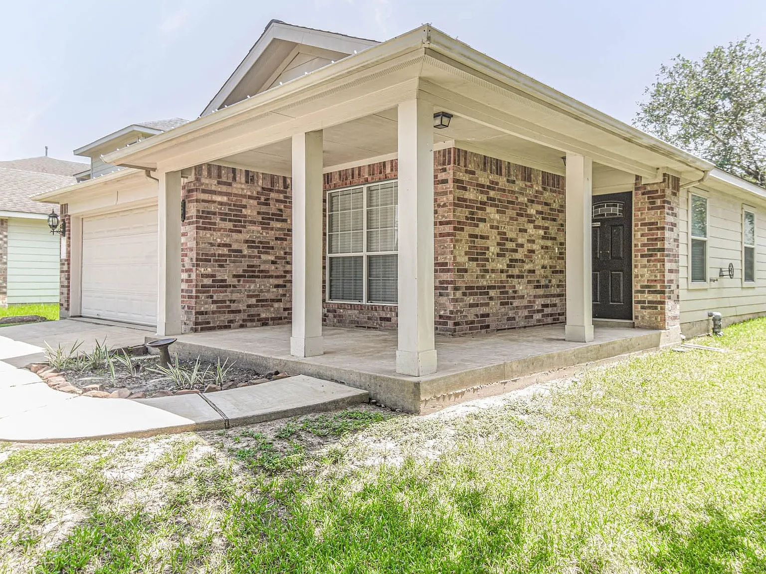 3 bed, 2.0 bath, 1434 sqft, $1,899 — Photo 2
