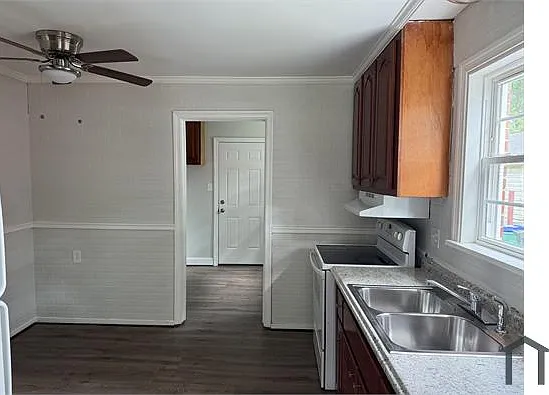 1419 Kingswood St — Photo 10