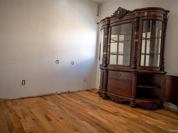 5th image of 25620 Francis Lewis Boulevard