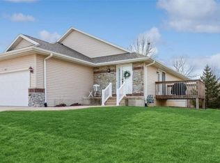 3523 Stoney Point Rd SW, Cedar Rapids, IA 52404