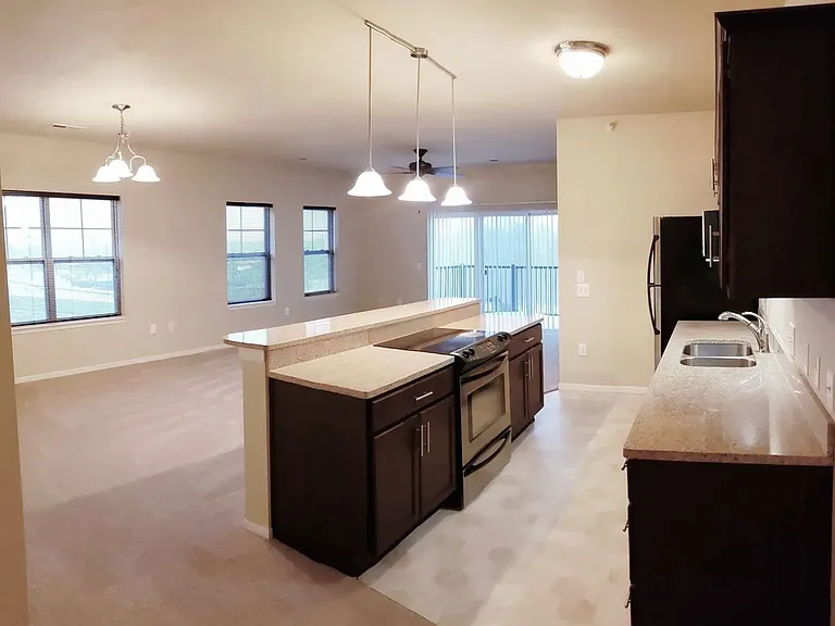 Highland Shores Apartments — Photo 32